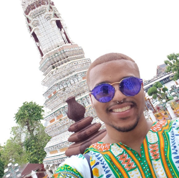 Meet your Posher, Keanu - Picture 1 of 4